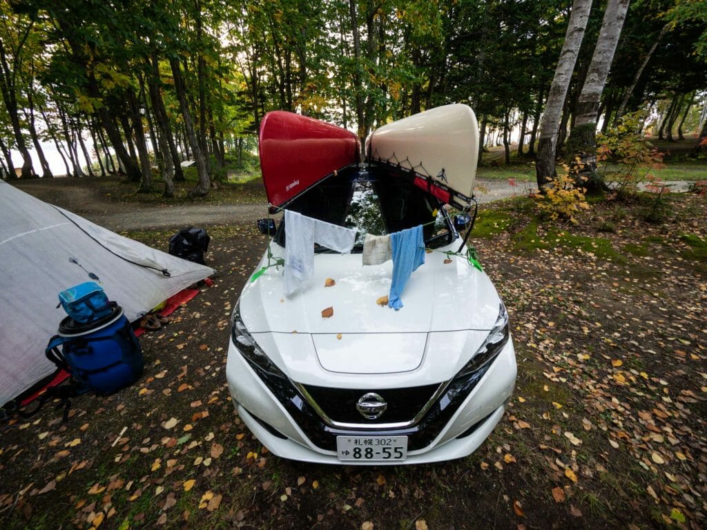 Nissan Leaf with two canoes on top (Hokkaido, Japan)